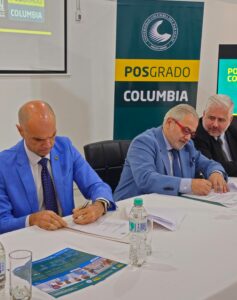 FIRMA DE CONVENIO ENTRE LA SUPERINTENDENCIA DE SALUD Y LA UNIVERSIDAD COLUMBIA DEL PARAGUAY.